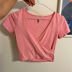 Cute light pink crop top!